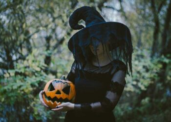 breaking-the-internet-how-these-celebrity-costumes-set-a-new-standard-for-halloween-style