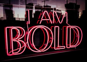 rihannas-bold-move-stepping-down-as-savage-x-fenty-ceo-whats-next-for-the-iconic-fashion-brand