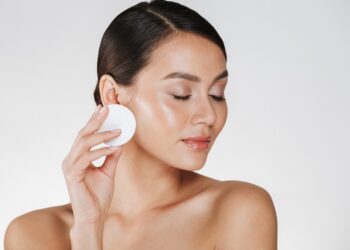 the-truth-revealed-are-makeup-remover-wipes-harming-your-skin