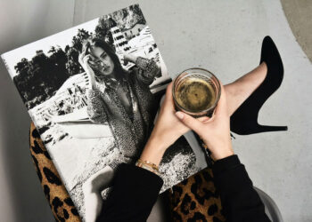 from-the-runway-to-the-studio-vogues-backstage-photographer-reveals-the-best-moments-of-fall-fashion