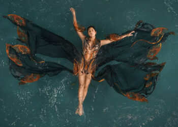 iris-van-herpen-mesmerizing-paris-with-the-enchanting-hypnosis-collection