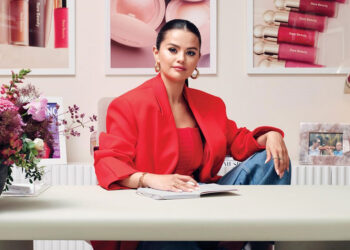 mastering-selena-gomezs-eye-shadow-trick-the-secret-to-effortless-beauty