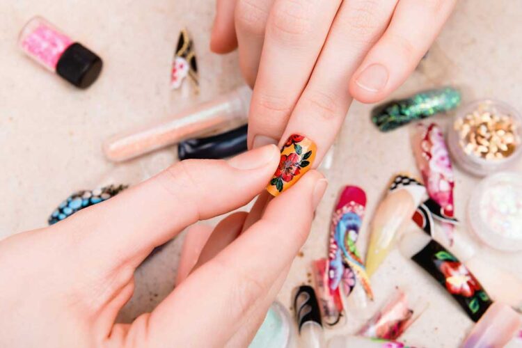 stay-ahead-of-the-curve-fall-2024-nail-art-ideas-that-will-make-heads-turn