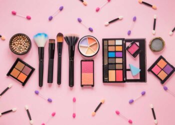 step-into-the-past-experience-nostalgia-with-colourpops-lizzie-mcguire-makeup-line