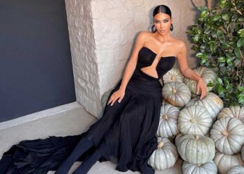 reviving-elegance-how-kim-kardashian-reignites-the-charm-of-black-velvet-dresses