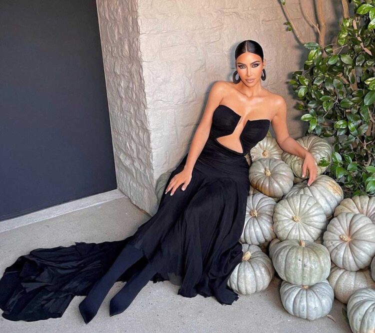 reviving-elegance-how-kim-kardashian-reignites-the-charm-of-black-velvet-dresses