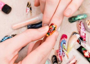 get-into-the-halloween-spirit-with-these-spooky-nail-designs