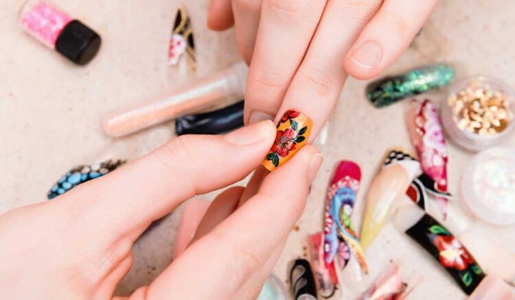 get-into-the-halloween-spirit-with-these-spooky-nail-designs
