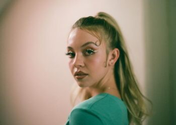 revolutionizing-runway-beauty-the-impact-of-euphoria-on-nyfws-makeup-trends