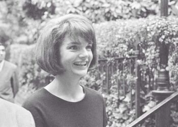 timeless-elegance-amal-clooneys-modern-interpretation-of-jackie-kennedys-iconic-style