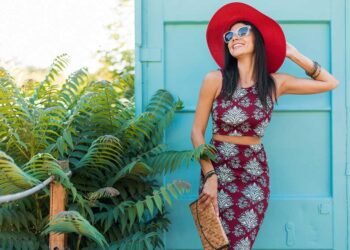 transition-in-style-mastering-the-art-of-incorporating-summer-pieces-into-your-fall-wardrobe