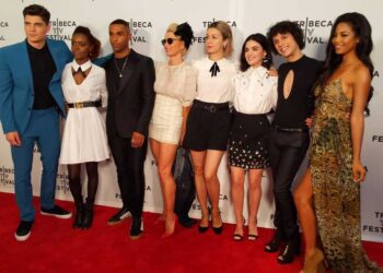 effortlessly-chic-celebrities-redefine-business-casual-at-the-tribeca-tv-festival