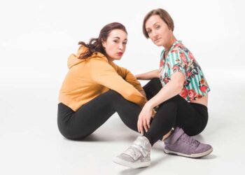 elevate-your-style-the-perfect-evening-outfit-with-sneakers