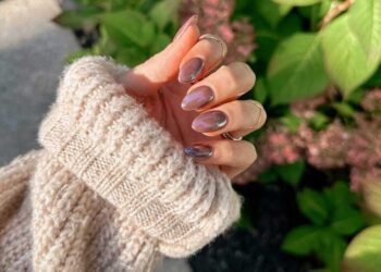 instagrams-hottest-nail-trend-embrace-the-prettiest-nails-in-the-online-world