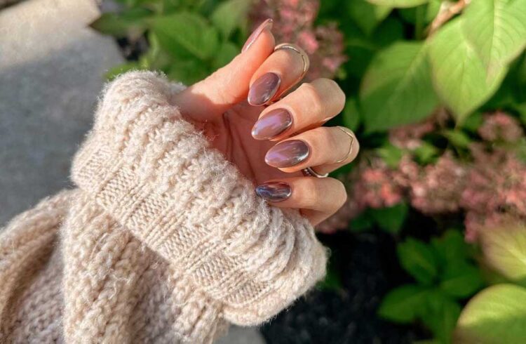 instagrams-hottest-nail-trend-embrace-the-prettiest-nails-in-the-online-world