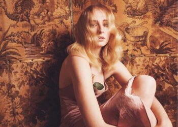 sophie-turner-shines-as-the-fashion-icon-of-the-dark-phoenix-press-tour