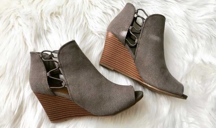 the-rising-trend-embrace-the-elegance-of-lovely-lace-ups