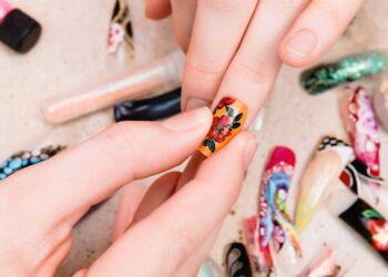 the-roar-of-style-unleash-your-inner-lion-king-with-trendy-the-lion-king-inspired-nails-on-instagram