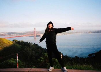 zoey-deutchs-instagram-exploring-the-5-red-carpet-trends-we-love