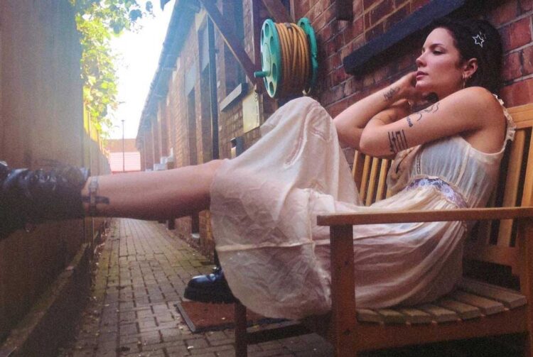 breaking-barriers-modcloths-empowering-new-campaign-featuring-halsey-and-akwafina