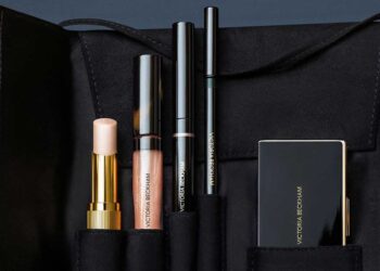 discover-the-alluring-charm-of-victoria-beckhams-new-silk-smoky-eye-brick