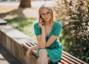 elevate-your-fall-wardrobe-with-stylish-puff-sleeves-a-trend-thats-here-to-stay