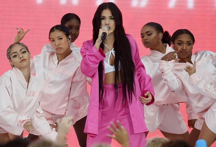 red-carpet-royalty-unveiling-the-best-dressed-celebrities-at-the-2019-teen-choice-awards