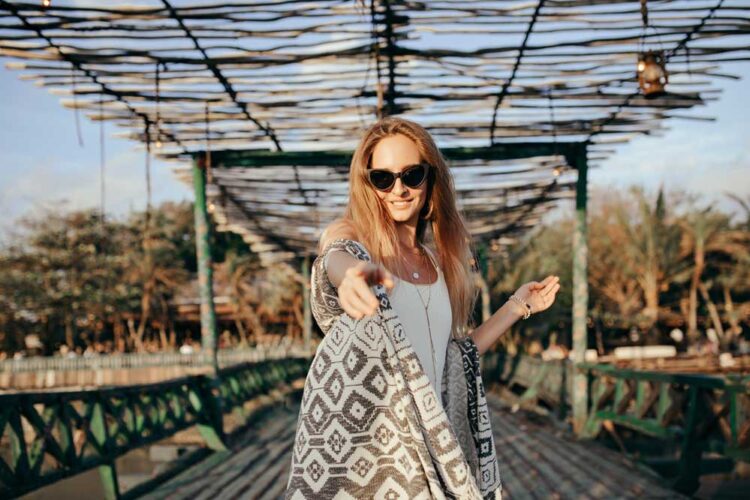 5-celebrities-who-nailed-the-snakeskin-print-trend