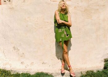 effortlessly-stylish-beat-the-heat-with-this-simple-and-chic-outfit