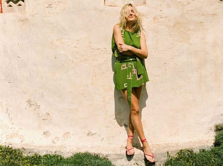 effortlessly-stylish-beat-the-heat-with-this-simple-and-chic-outfit