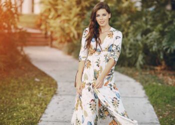 transition-in-style-embrace-the-ease-of-maxi-dresses-for-a-seamless-summer-to-fall-wardrobe