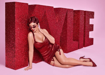 get-glamorous-this-holiday-season-with-kylie-cosmetics-exclusive-makeup-collection