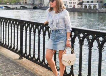 elevate-your-style-the-timeless-appeal-of-mini-denim-skirts
