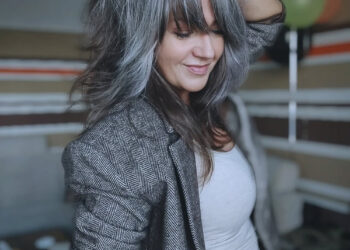 embracing-elegance-the-everlasting-popularity-of-the-gray-hair-trend